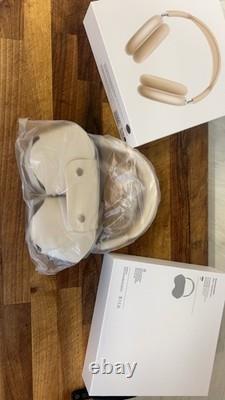 Apple Air Max Headphones Cream Coloured Good Condition