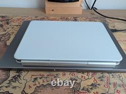 Apple iPad Air 11 M3 1TB Wi-Fi + Apple Magic Keyboard White Excellent Condition