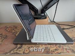 Apple iPad Air 11 M3 1TB Wi-Fi + Apple Magic Keyboard White Excellent Condition