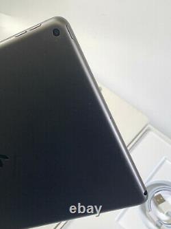 Apple iPad Air 3rd Generation 64GB Wi-Fi 10.5in Space Grey GOOD CONDITION 341